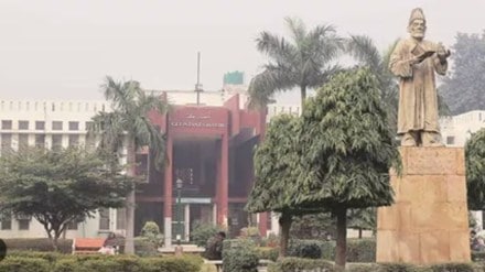 Candidates registered for the MBA entrance exam can download their admit cards from the examination portal a week before the exam date.