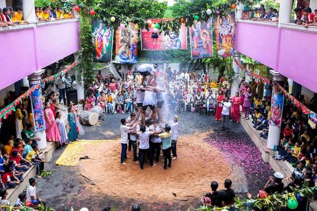 School students form a pyramid as they attempt to break a 'Dahi Handi' during 'Janmashtami' celebrations at a school in Nagpur. (Photo source: PTI)