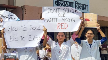Doctors of Government Medical Collage and Hospital (GMCH) stage a protest against the rape and killing of a Kolkata based post-graduate trainee doctor, in Nagpur, Tuesday, Aug. 13, 2024. (PTI Photo)