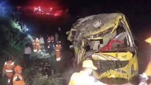 Lucknow-Agra Expressway car-bus collision