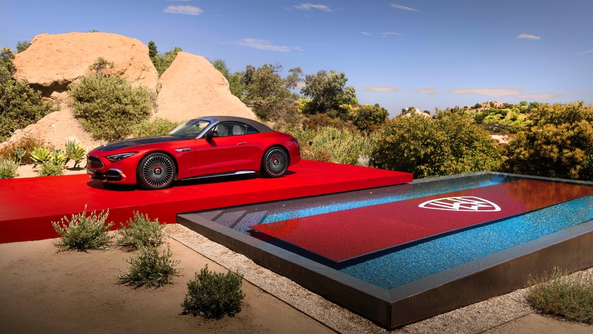 Mercedes unveils new Maybach SL 680 Monochrome Series.