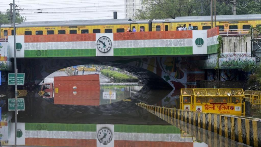 minto bridge, new delhi railway station, cp, delhi news