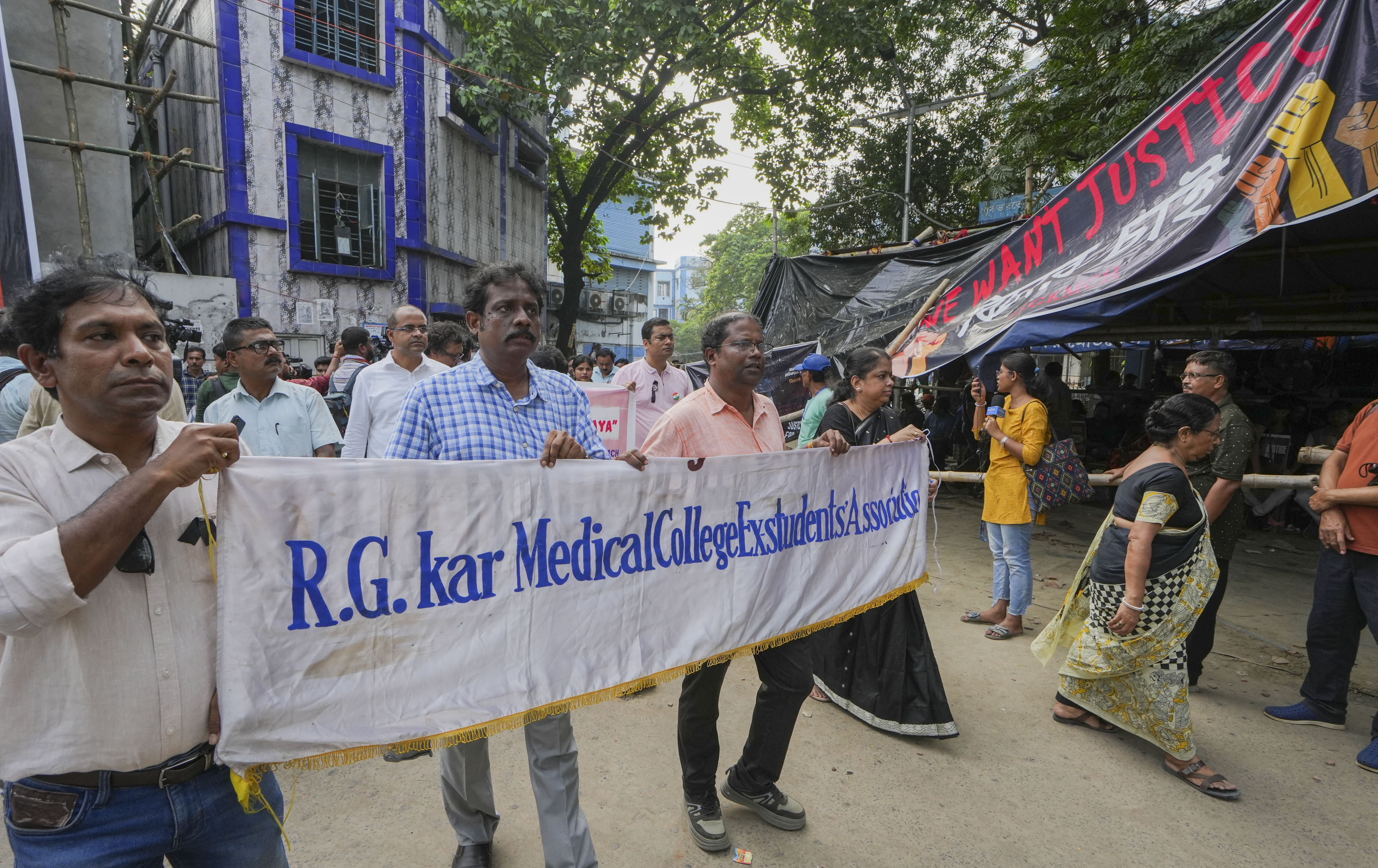SC takes suo motu cognisance of Kolkata rape-murder case, hearing on ...