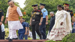 President Droupadi Murmu, Union Defence Minister Rajnath Singh, Chief of Defence Staff General Anil Chauhan and Chief of Army Staff General Upendra Dwivedi at the National War Memorial on 78th Independence Day, in New Delhi, Thursday, Aug. 15, 2024. (PTI Photo)