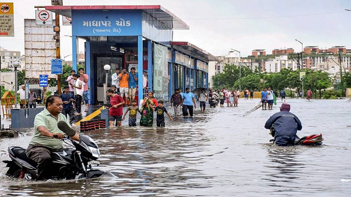 Heavy Rainfall warning: IMD issues red alert for Gujarat, Coastal ...