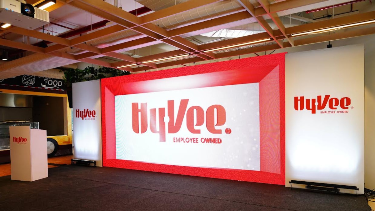 The new office, which accommodates up to 350 employees, features a garden city theme, 17 meeting rooms, collaboration spaces, and phone pods.