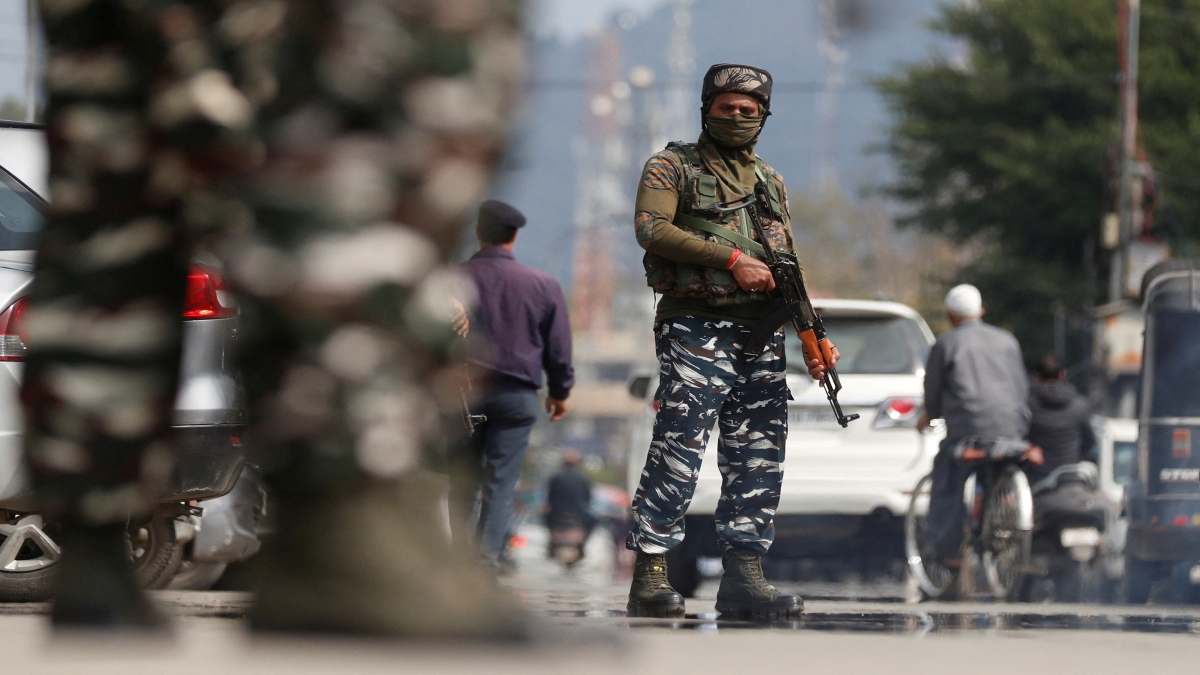 Jammu and Kashmir: CRPF inspector killed after terrorists open fire on patrolling party in Udhampur Jammu and Kashmir: CRPF inspector killed after terrorists open fire on patrolling party in Udhampur