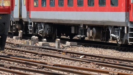 Rani Kamlapati-Saharsa train derails at Itarsi station in MP, no casualties Rani Kamlapati-Saharsa train derails at Itarsi station in MP, no casualties