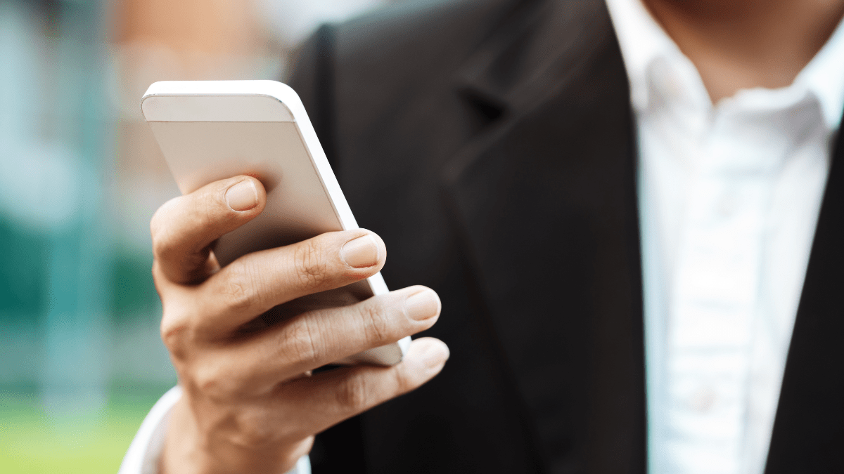 One of the primary benefits of RCS is its ability to provide a more interactive and engaging user experience. (Image Credits: Freepik) One of the primary benefits of RCS is its ability to provide a more interactive and engaging user experience. (Image Credits: Freepik)