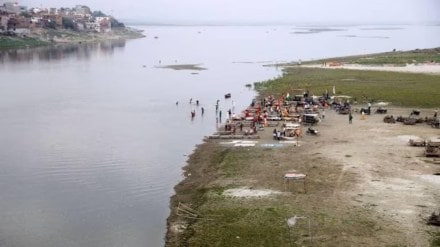 76 govt schools to remain closed in Patna's rural areas as water level of Ganga rises. (Image Source: PTI) 76 govt schools to remain closed in Patna's rural areas as water level of Ganga rises. (Image Source: PTI)