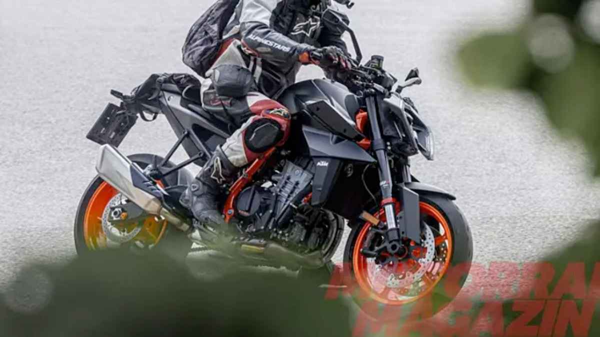 KTM spotted testing multiple new 990 models — Supermoto to fully