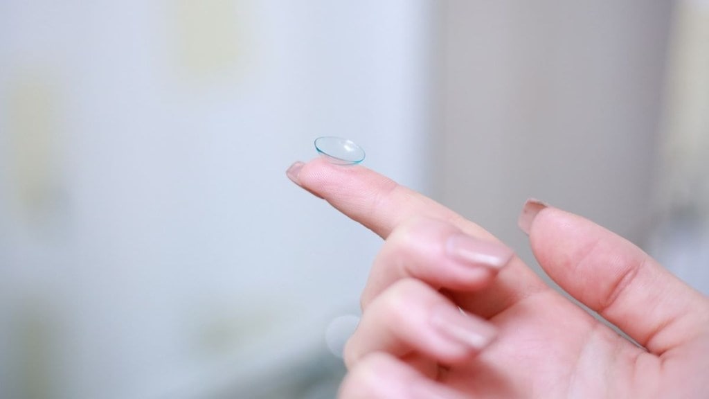Contact lenses, contact lenses use, contact lenses benefits, contact lenses side effects, cornea health, health news, wellness news, Contact lenses, contact lenses use, contact lenses benefits, contact lenses side effects, cornea health, health news, wellness news,