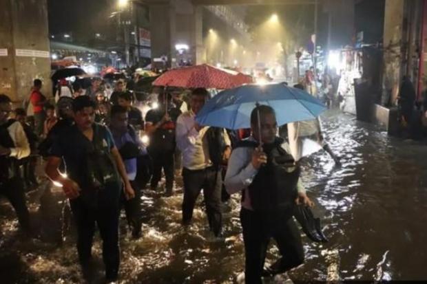 According to BMC data, the island city, eastern suburbs, and western suburbs received 87.79 mm, 167.48 mm, and 95.57 mm of rainfall, respectively, between 5 pm and 10 pm. (IE)
