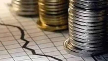 Urea causes three major environmental problems: nitrogen pollution, ozone layer depletion, and climate change, largely because of its overuse and inefficient use. Urea causes three major environmental problems: nitrogen pollution, ozone layer depletion, and climate change, largely because of its overuse and inefficient use.