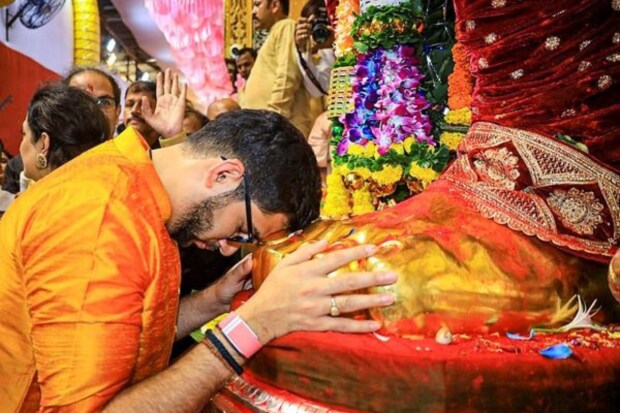 Shiv Sena (UBT) leader Uddhav Thackeray offers prayers before Lord Ganesha idol on Ganesh Chaturthi festival. (Photo: PTI)