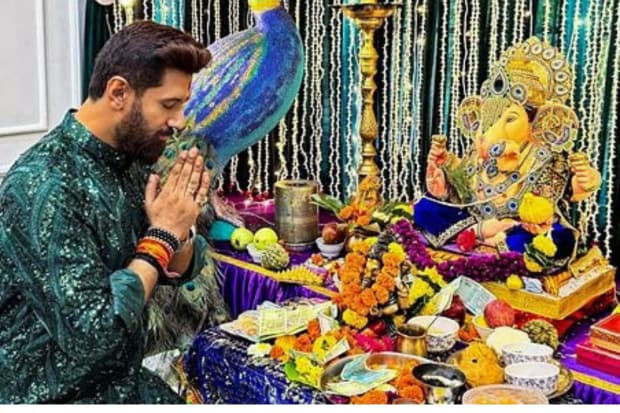 Union Minister Chirag Paswan offers prayers before Lord Ganesha idol on Ganesh Chaturthi festival. (Photo: PTI)