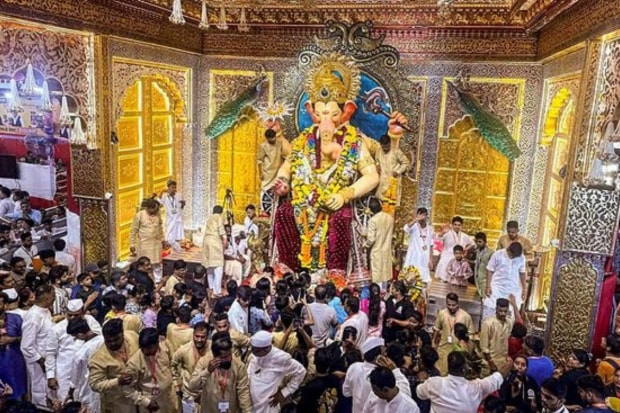Devotees offer prayers to Lord Ganesh at the Lalbaugcha Raja on Ganesh Chaturthi festival, in Mumbai. (Photo: PTI)