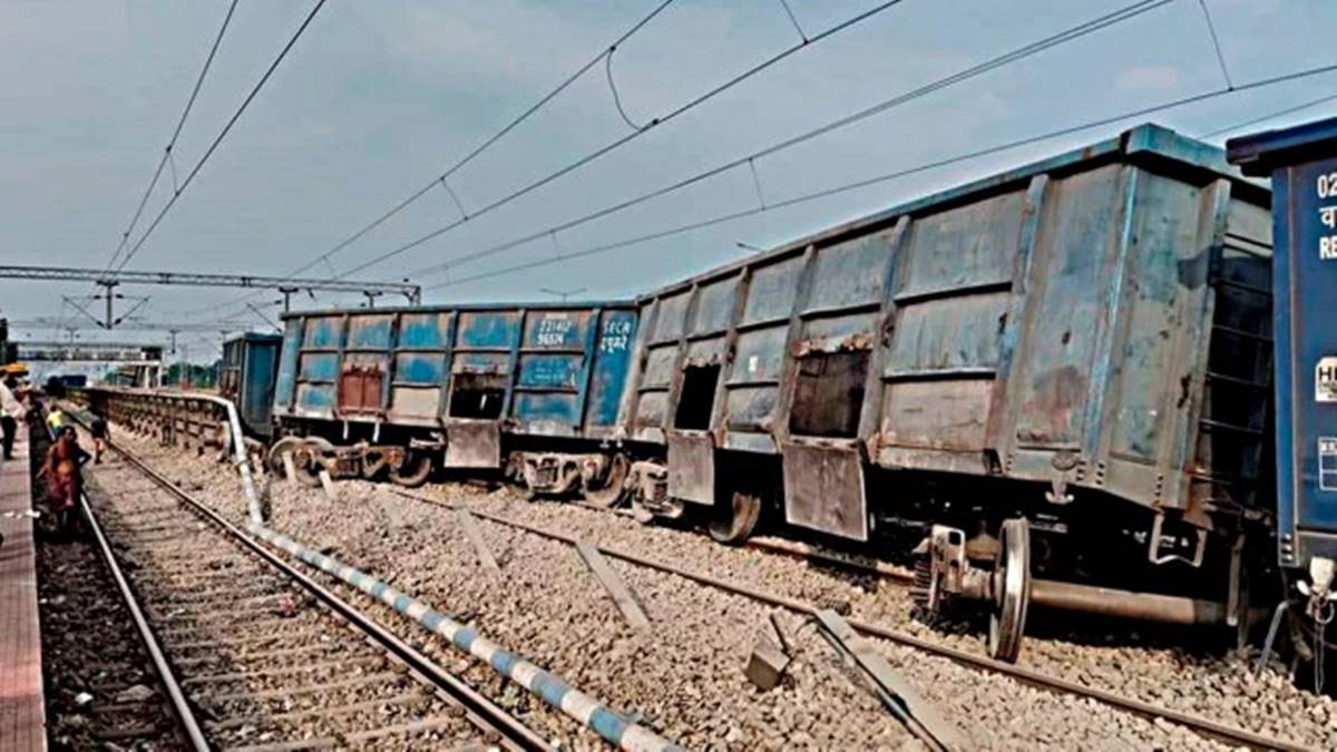 Good trains derailment in Bokaro