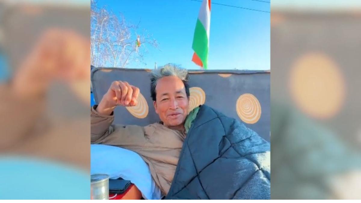 Delhi Chalo Padyatra: Activist Sonam Wangchuk starts foot march from Leh in support of four-point agenda Delhi Chalo Padyatra: Activist Sonam Wangchuk starts foot march from Leh in support of four-point agenda