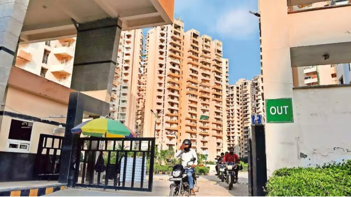 Greater Noida: Suspected water contamination at Supertech Ecovillage 2, over 300 residents complain of diarrhea, vomiting
