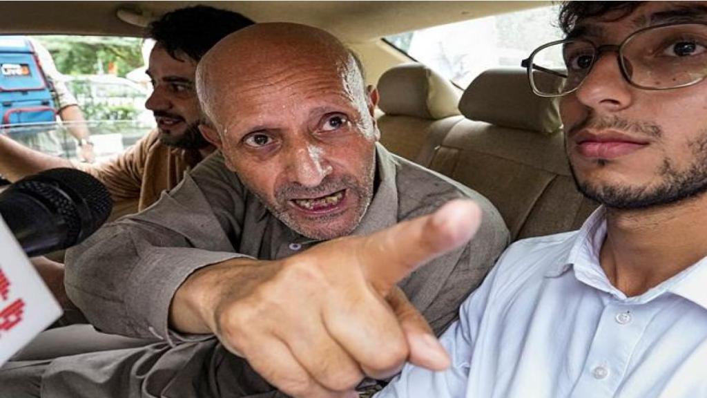'Nobody on earth can suppress our voice, be it Modi, be it Amit Shah': Engineer Rashid in Srinagar 'Nobody on earth can suppress our voice, be it Modi, be it Amit Shah': Engineer Rashid in Srinagar
