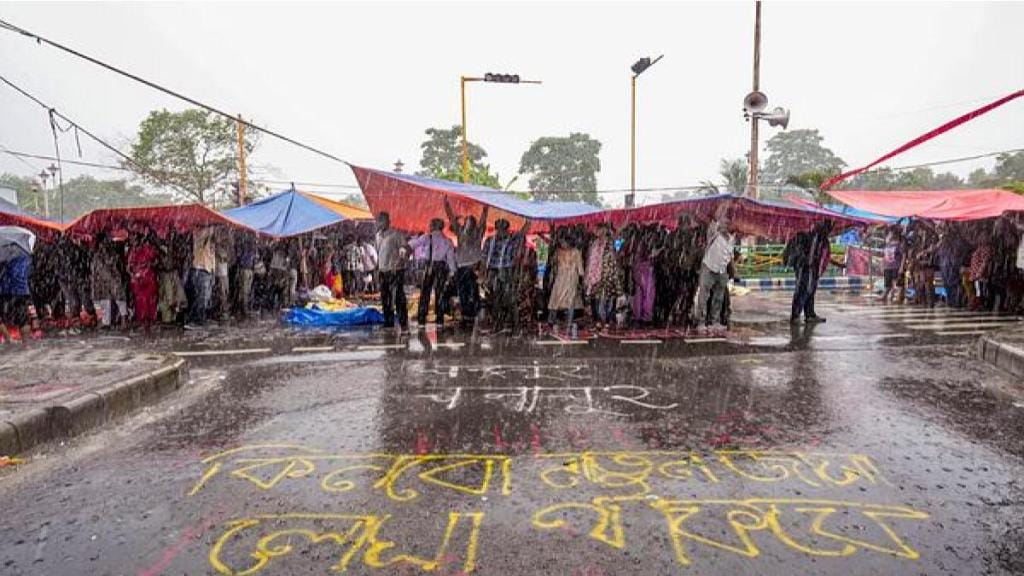 Kolkata doctor rape-murder: Four days after SC's deadline to resume work, junior medics continue protest