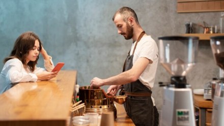 The report highlights how products like coffee, tea, health drinks, and syrups, traditionally sold through brick-and-mortar stores, are now increasingly being purchased online.