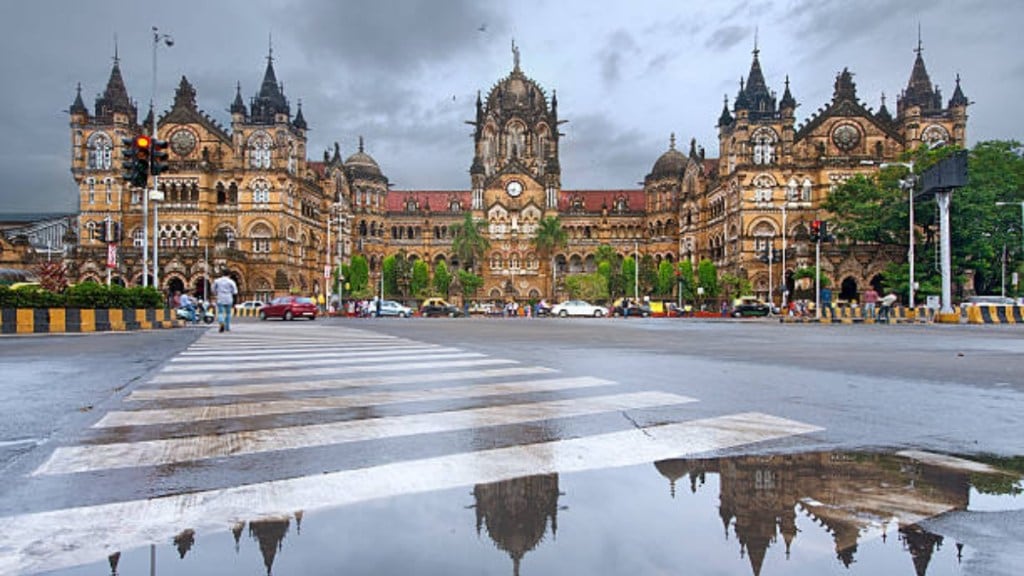 Mumbai weather today: City braces for more rain as IMD extends orange alert; red alert issued in some parts of Maharashtra Mumbai weather today: City braces for more rain as IMD extends orange alert; red alert issued in some parts of Maharashtra