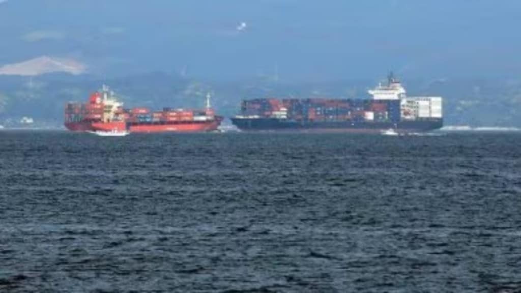 shipping companies, revenue, margin, charter rates, demand, Russia-Ukraine confrontation, geopolitical conflict, petroleum products, crude oil, Red Sea crisis