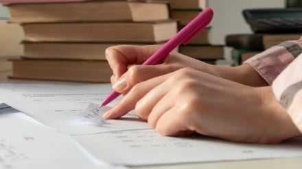 A well-chosen test series can make a significant difference in your JEE Advanced preparation. (Image: Freepik)