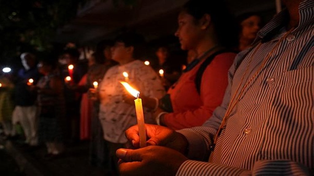 Doctor rape-murder case: Kolkata turns off lights in protest, carries out candle march Doctor rape-murder case: Kolkata turns off lights in protest, carries out candle march