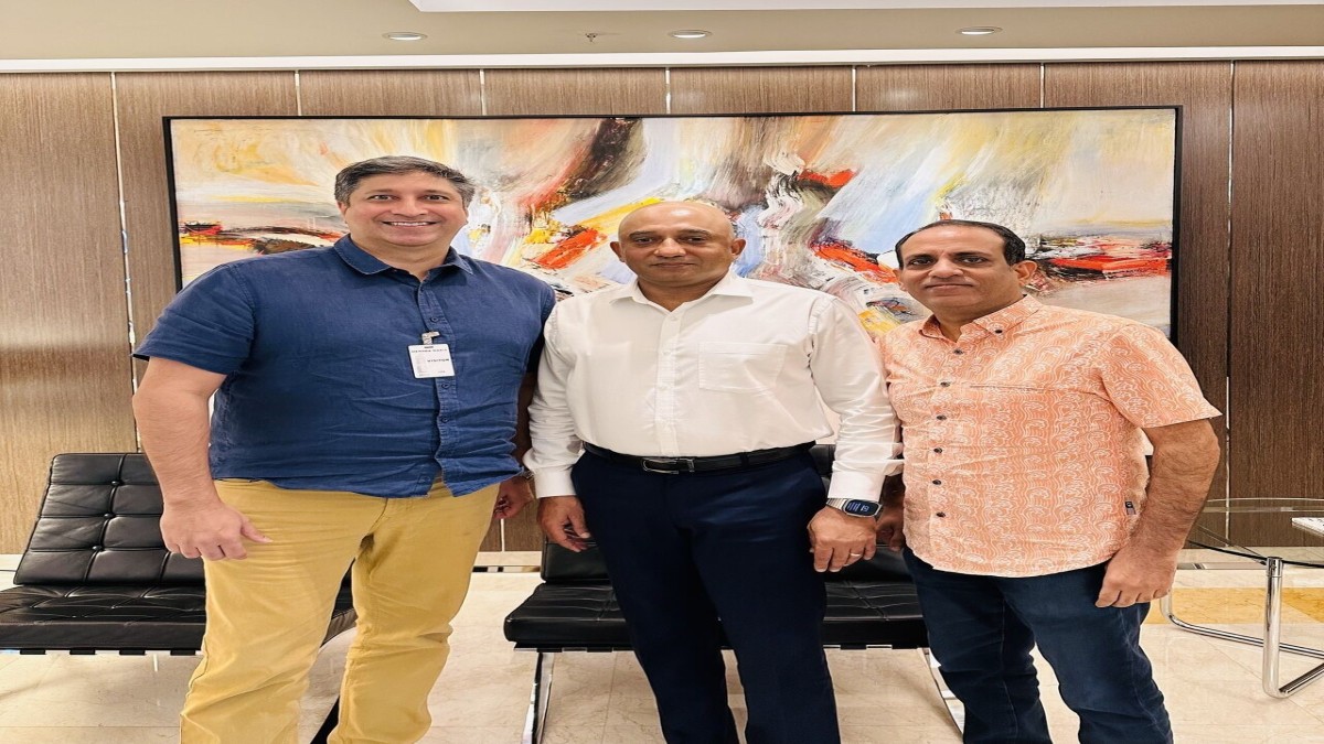(Left to Right) - Asad Sultana, CEO, Verdana International along with Palat Vijayaragahvan - Founder & CEO, LEAF with team members during the signing of the strategic partnership. (Image Source: Company)