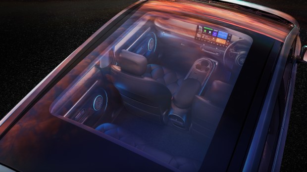 MG Windsor panoramic glass roof