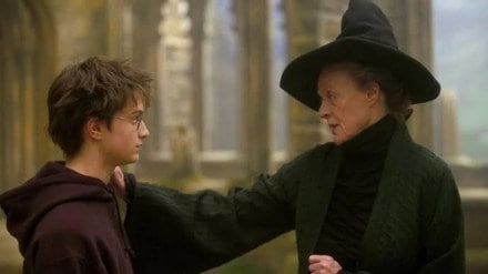 Maggie Smith, Harry potter, Professor McGonagall, McGonagall, maggie smith, dame maggie smith, professor mcgonagall, harry potter, mcgonagall minerva, mcgonagall downton abbey, daniel radcliffe, emma watson, rupert grint, harry, ron, hermione, draco, alan rickman, snape, Tom felton, jk rowling, Keir Starmer, UK PM, Maggie smith UK PM, Garry Oldman, harry potter movies, dumbledore, harry potter cast, downton abbey cast, downton abbey series, downton abbey ott, harry potter ott