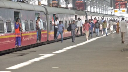 Mumbai: Central Railways, Mumbai trains update