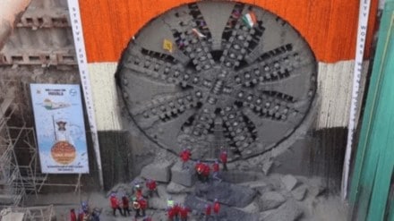 Mumbai road projects, Versov, Bangur Nagar, Mumbai, Goregaon Mulund Link Road, Kandivali, mumbai news, mumbai coastal road project, Haji ali to worli, bandra, worli, haji ali, mumbai roads, mumbai rains, Mumbai, Mumbai roads, mumbai news, BMC, Brihanmumbai Municipal Corporation, Brihanmumbai Municipal Corporation news, road concretisation, road concretisation Mumbai, Mumbai Coastal Road, Roadways, Union Commerce Minister, Piyush Goyal, Coastal Road project, south Mumbai, Bhayandar, Thane district, Mumbai Coastal Road to Bhayandar, Brihanmumbai Municipal Corporation, BMC