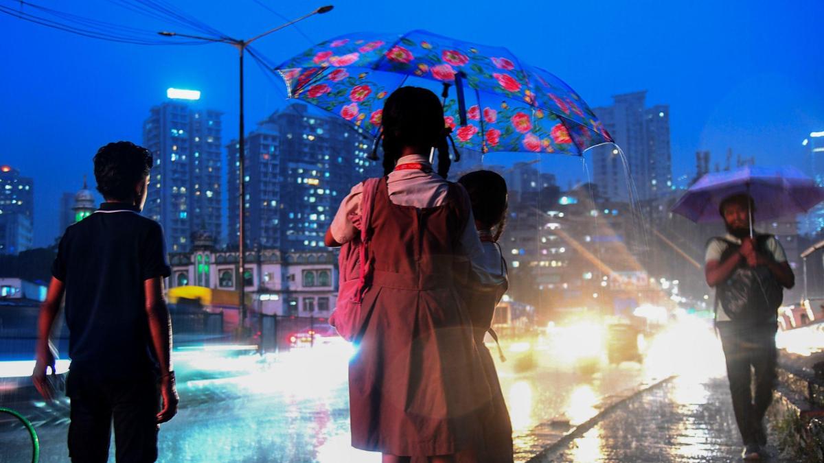 Heavy rains paralyse Mumbai: Schools, colleges shut as IMD issues red ...