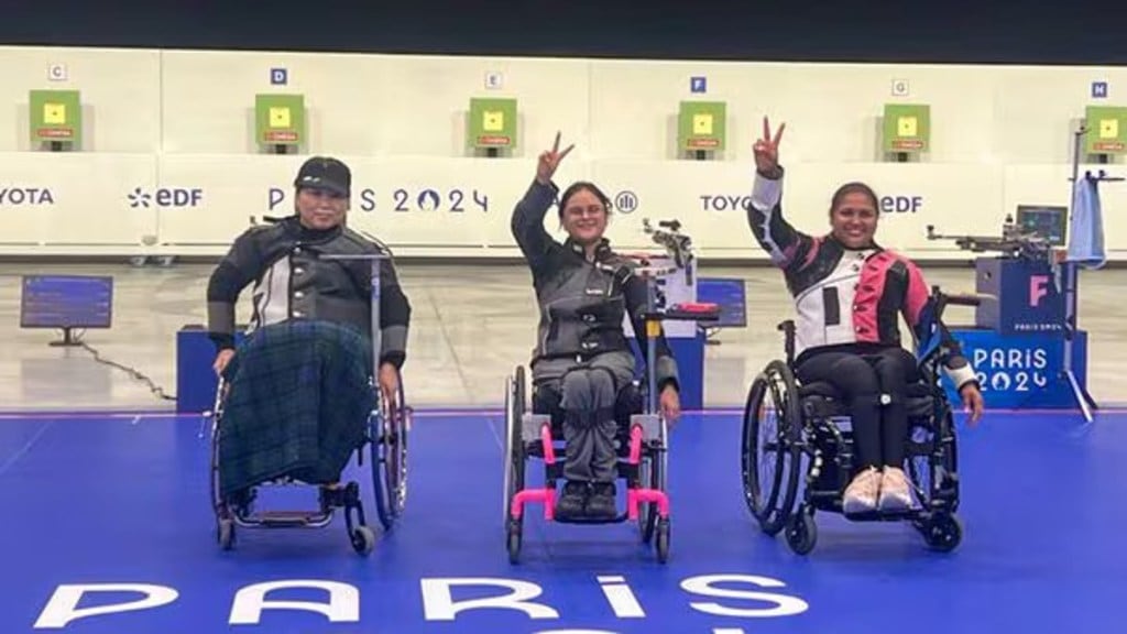 India’s Avani Lekhara, centre, and Mona Agarwal, right, pose for photos after winning the gold medal and bronze medal repectively in the women’s 10m air rifle (SH1) event at Paralympics 2024, in Paris, France, Friday, Aug. 30, 2024. (Image Source: PTI)