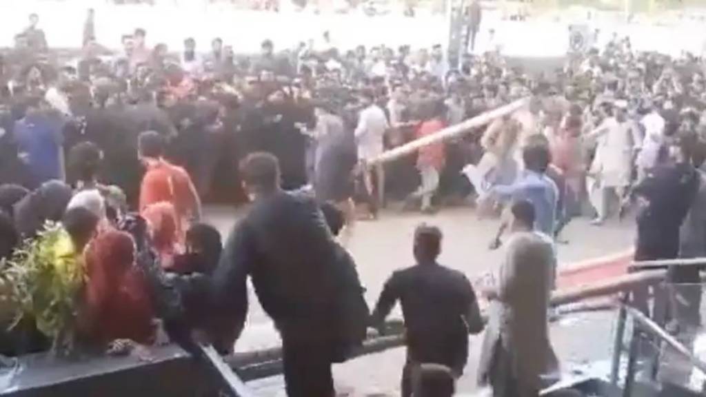 Pakistan dream bazar mall loot