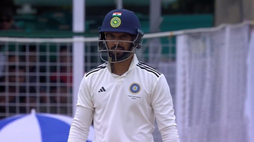 Duleep Trophy 2024: Ruturaj Gaikwad Gets Retired Hurt Two Balls Into India B vs India C Match Duleep Trophy 2024: Ruturaj Gaikwad Gets Retired Hurt Two Balls Into India B vs India C Match