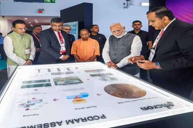 PM Modi along with Uttar Pradesh CM Yogi Adityanath at an exhibition during the inauguration of SEMICON India 2024.(Photo source: PTI)