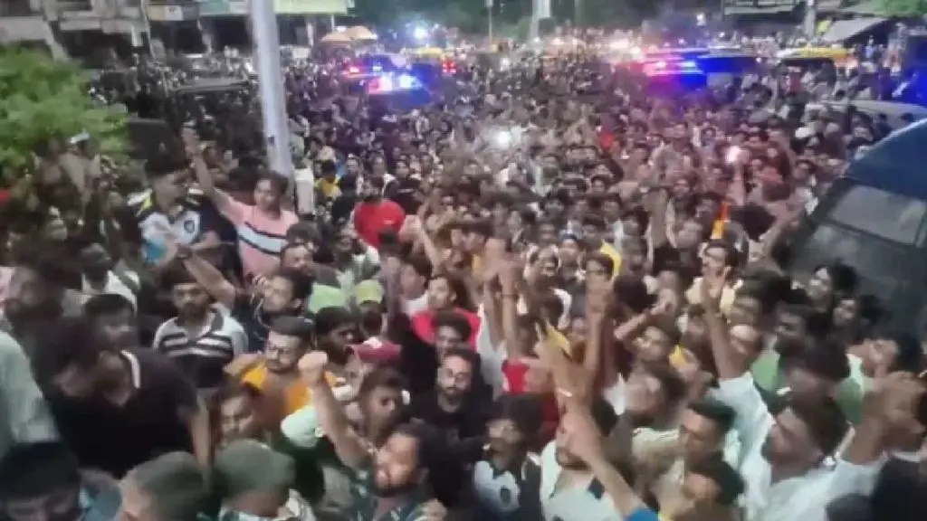 Stone pelting at Ganesh Pandal sparks communal tension in Surat, 6 held Stone pelting at Ganesh Pandal sparks communal tension in Surat, 6 held