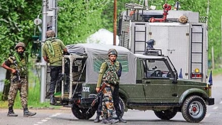 Army soldier injured during a firing exchange at Sunjwan military station Jammu and Kahsmir. (Image Source: PTI)