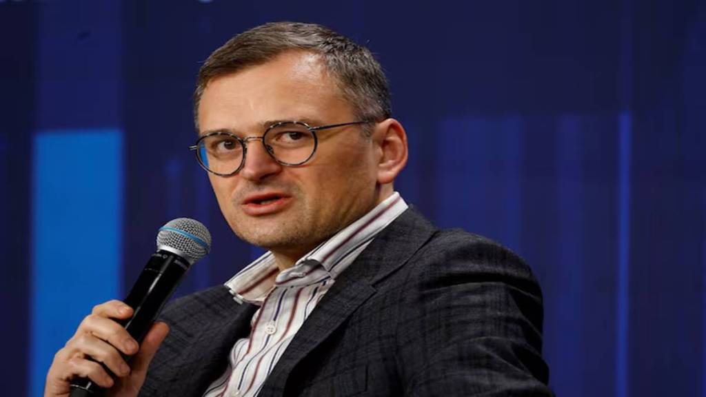 Ukraine foreign minister resigns