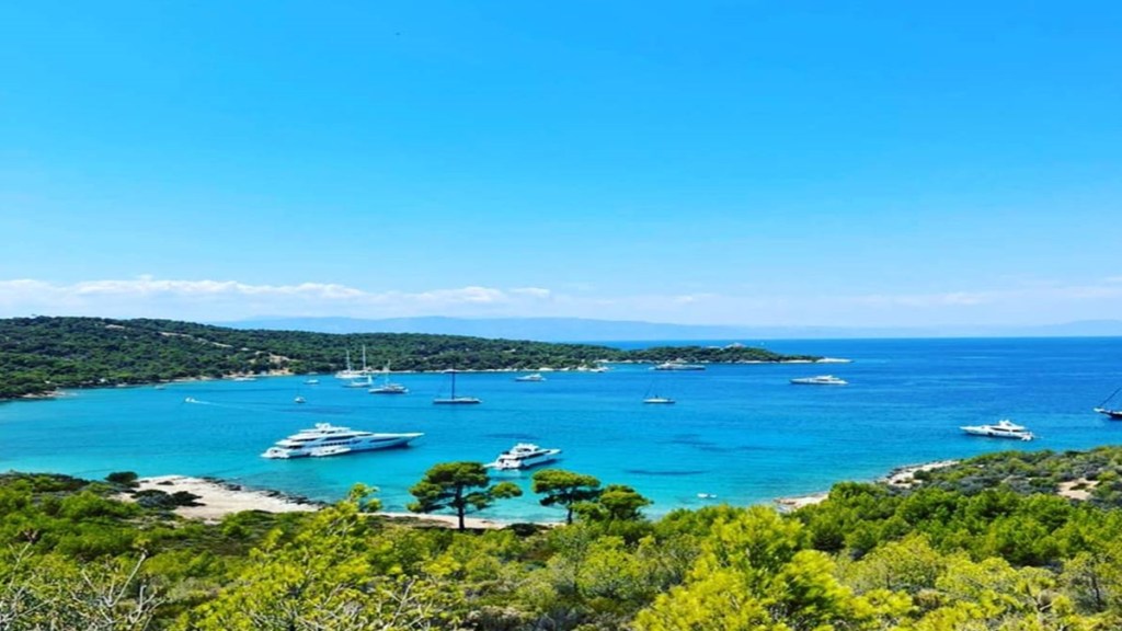 Greece Golden Visa, investment requirement, residency permits, foreigners, property investments