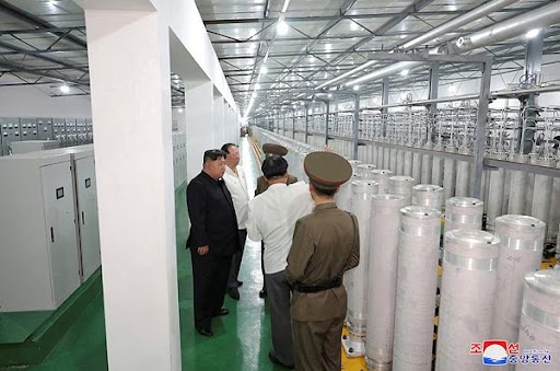 North Korea unveils Uranium enrichment facility, pics show Kim Jon Un visit