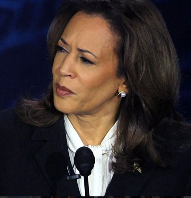 Kamala Harris's presidential debate jewellery sparks wild speculation. (Photo: X)
Kamala Harris's presidential debate jewellery sparks wild speculation. (Photo: X)