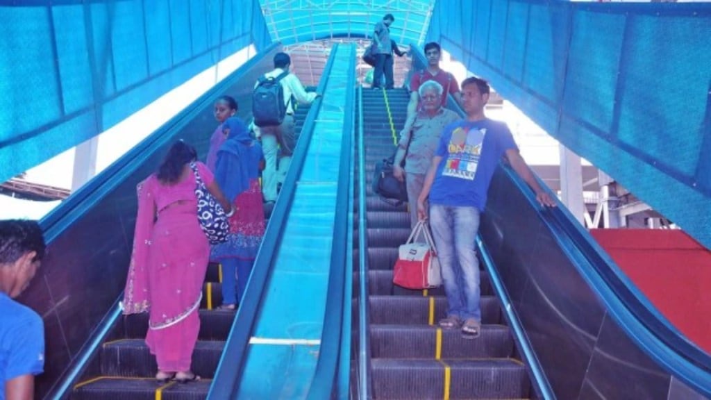 bandra stampede, bandra, bandra news, bandra railway station, Ahmedabad railway stations, Ahmedabad railway stations platform tickets, platform tickets