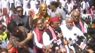 Advised against visiting JPNIC, Akhilesh Yadav garlands JP Narayan's bust outside residence