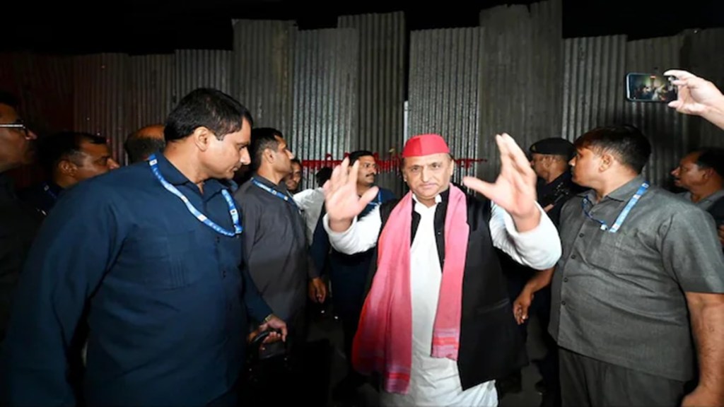 Akhilesh Yadav derides UP BJP for barring entrance at Lucknow's JP Narayan Centre with tin sheets Akhilesh Yadav derides UP BJP for barring entrance at Lucknow's JP Narayan Centre with tin sheets